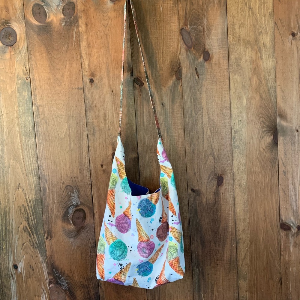 Crossbody ice cream themed hobo bag with handcrafted turtle necklace! - Picture 6 of 10